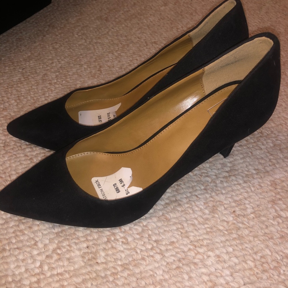 Simple black heels - Picture 2 of 3